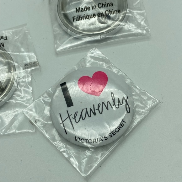 🔥5 for $20🔥 THREE Rare Collectible Victoria’s Secret Button Pins - SEALED - Picture 4 of 8